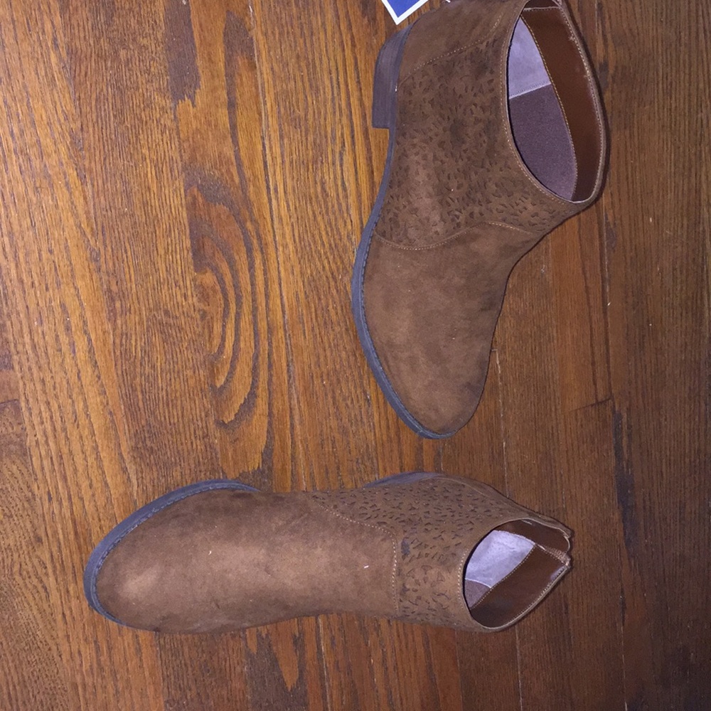 NWT Carlos by Carlos Santana brown booties size 10